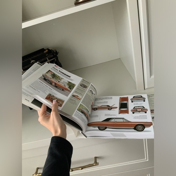 American Cars: The Automobiles That Made America Craig Cheetham Hardcover Book - Picture 12 of 12